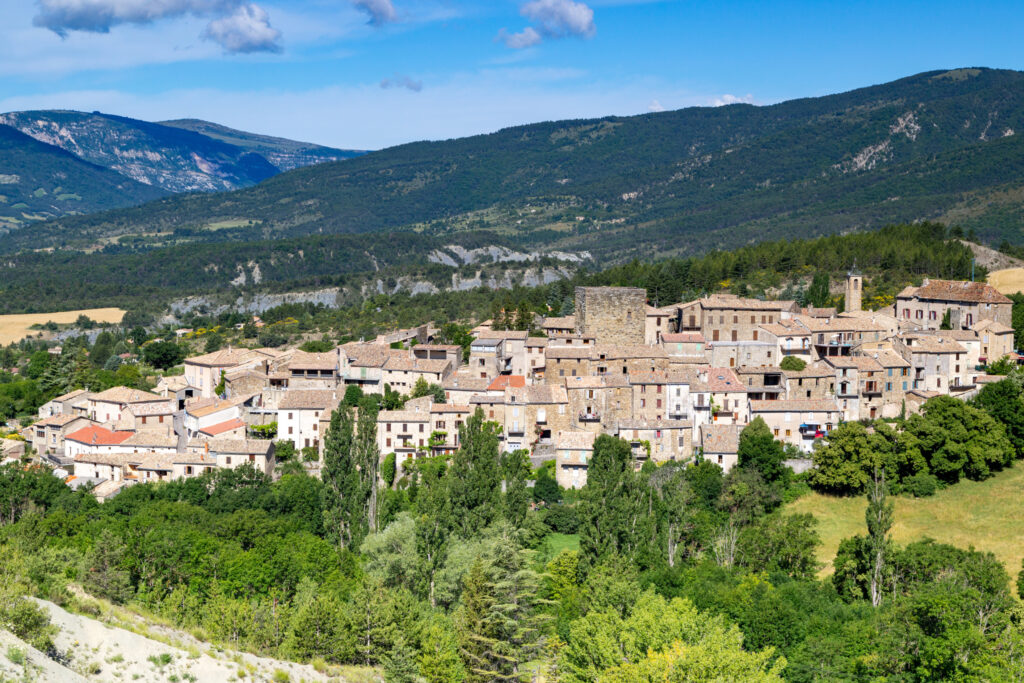 Le beau village de Rosans, en Drôme Provençale